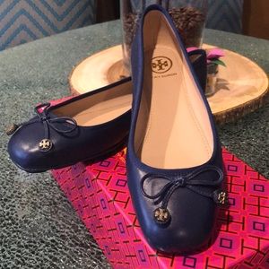 NIB Tory Burch Leila Driver Ballet - Navy